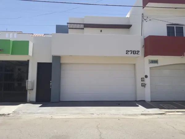 Casa en Renta en Villas Del Rio, Culiacán: Espaciosa Propiedad con Aire Acondicionado