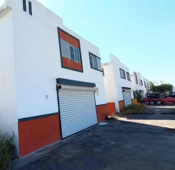 Local Comercial en Renta con Departamento Fracc. Fuente de Piedra, Juarez N. L.