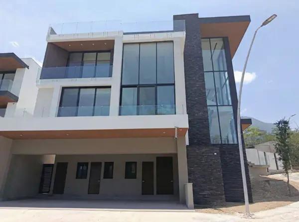 Casa en Venta en Sierra Alta - Carretera Nacional Zona Sur