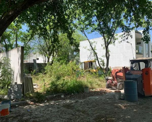 Terreno en Venta con 3 Casas en El Uro, Carretera Nacional, Monterrey, N. L. Terreno en Venta con 3 Casas en El Uro, Carretera Nacional, Monterrey, N. L.