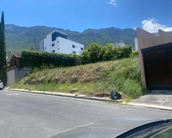 Terreno en Venta en Valle de San Angel en San Pedro Garza García, Zona Valle.