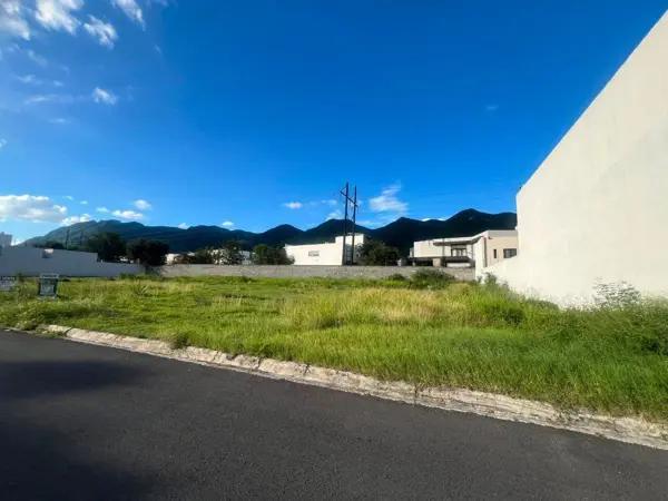 Terreno en Venta en Privada El Uro, Zona Carretera Nacional Terreno en Venta en Privada El Uro, Zona Carretera Nacional