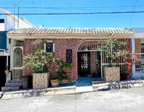 Casa en Venta en Villa Los Pinos, Zona Sur de Monterrey.