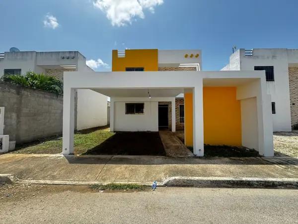CASA EN VENTA CON HABITACIÓN EN PLANTA BAJA EN LAS AMERICAS, MERIDA YUC