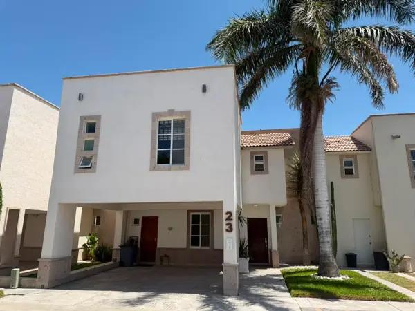 CASA EN RENTA EN EXCELENTES CONDICIONES EN COL. SENDEROS TORREON COAHUILA