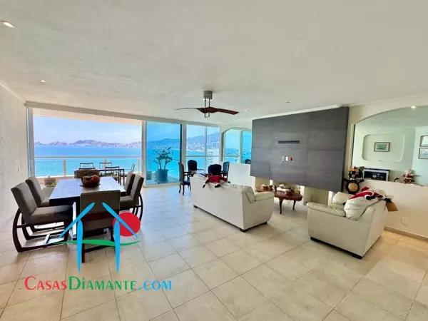Departamento con terraza, jacuzzi privado y vista a la bahía de Acapulco