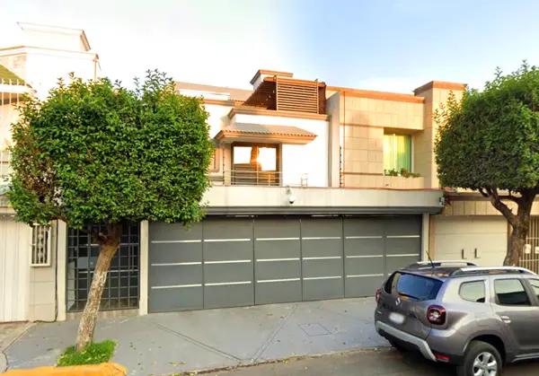 Casa en remate en Paseos de Taxqueña, Coyoacán, 4 recámaras