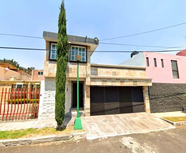 Casa en Remate en Lomas Estrella, Ciudad de México: Oportunidad en Zona Residencial