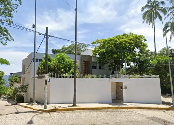 Casa en Remate en Acapulco, Guerrero: Amplia Residencia en la Colonia Las Playas