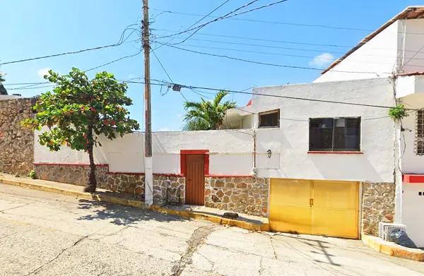 Oportunidad de Inversión: Casa en Remate en Acapulco, Las Playas
