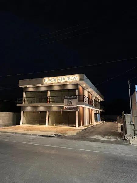 Local comercial en renta en planta alta sobre avenida principal.