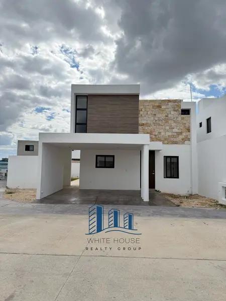 Casa en Venta en Temozón Norte en privada con paneles solares