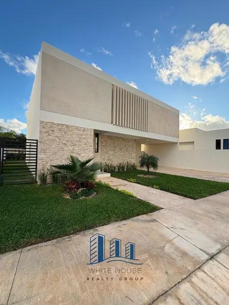 Imponente residencia de 4 habitaciones con habitación en planta baja en Venta