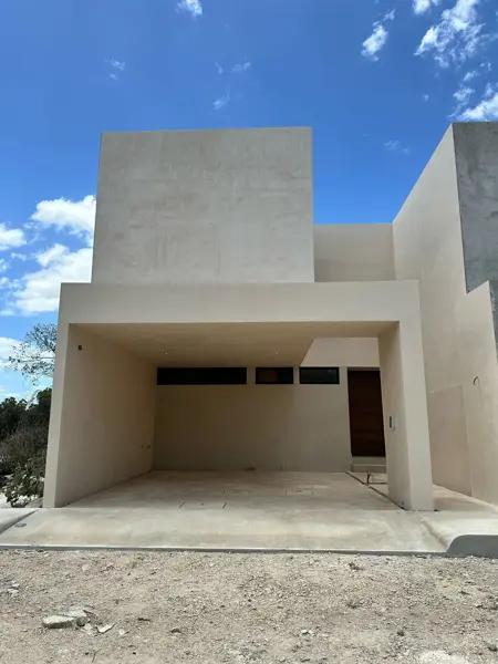 Casa en venta en Temozón Norte a pie de calle.