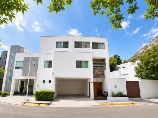 Casa en Venta en Privadas la Huasteca, Santa Catarina