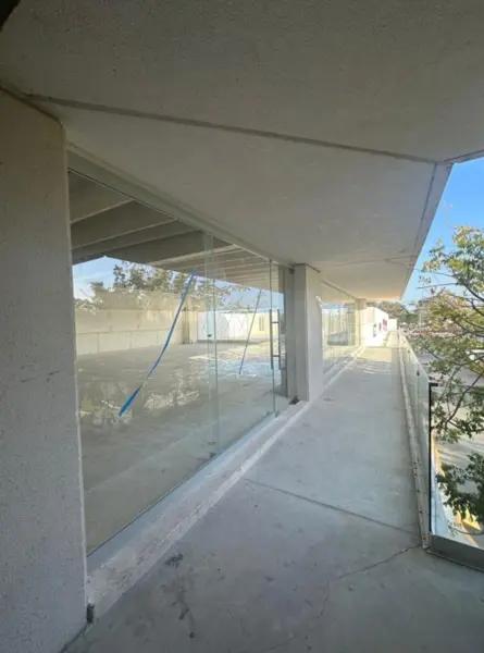 Local en planta alta con terraza en renta