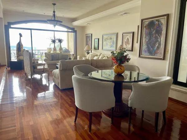Casa En Venta, Colonial De La Sierra, San Pedro Garza García, Nuevo León Casa En Venta, Colonial De La Sierra, San Pedro Garza García, Nuevo León