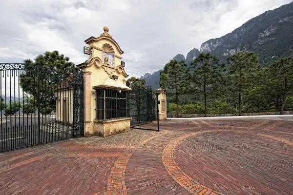 Terreno en Fraccionamiento Residencial de Lujo, El Santuario, Nuevo Leon.