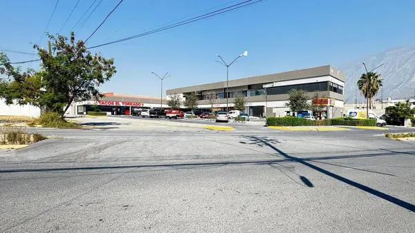 Local, En Renta, Plaza Rincón De Las Huertas, Santa Catarina, Nuevo León.