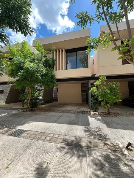 Town House con PANELES SOLARES en Privada Kobá, Temozón