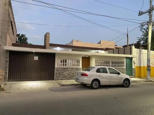 Casa de una planta con alberca ideal para casa o negocio