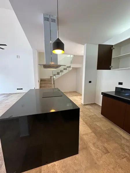 Casa de 3 niveles en Temozón Norte