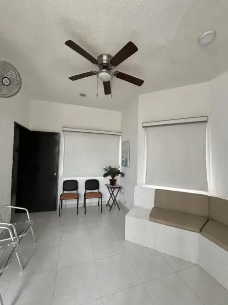Espacio para oficina o consultorio, con sala de espera compartida