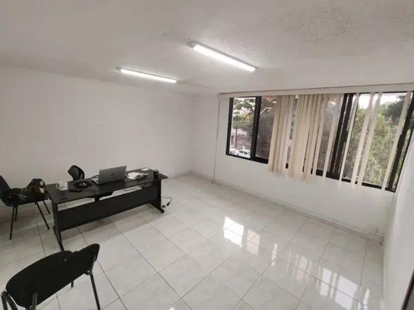 Oficina en Arcos Vallarta con todos los servicios incluidos