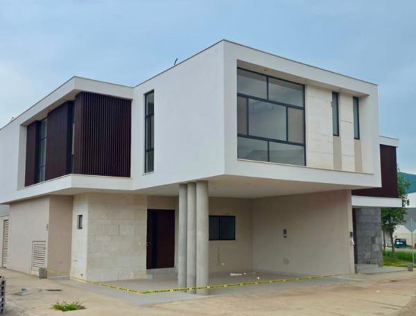 Casas en Venta en Santiago, Carretera Nacional