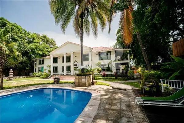 Hotel de Lujo con 16 Habitaciones en Venta en Yautepec Morelos