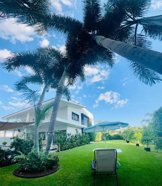 Casa Amueblada en Renta, Finos Acabados en Paraíso Country Club $80,000