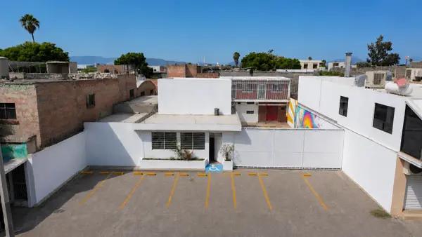 Edificio Comercial en Venta con 10 Oficinas y Estacionamiento para 12 Autos – Col. La Victoria, Góme