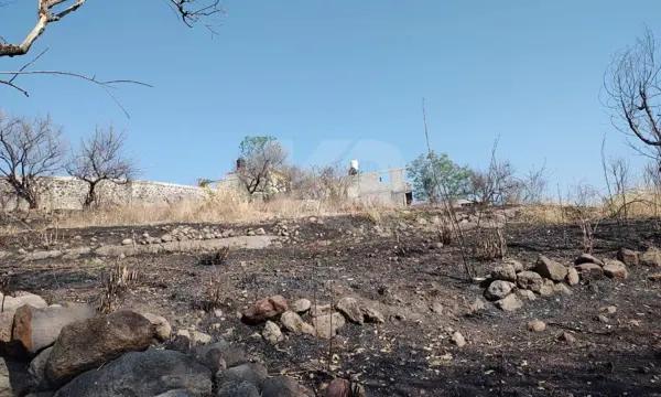 Terreno en Declive de 1,014 m² Escriturado con Servicios a Pie de Calle