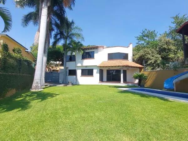 C Casa en Venta en Burgos con Doble Seguridad!