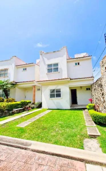 Oportunidad Casa en Venta en Condominio con Seguridad y Amenidades en $2,300.000