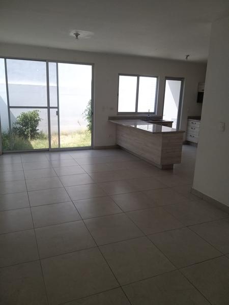 Renta casa en Condominio en El Refugio