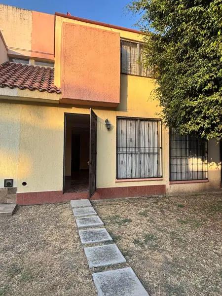 D* Casa con 4 Recámaras de 90 m² en Venta en Emiliano Zapata con Alberca y Vigilancia