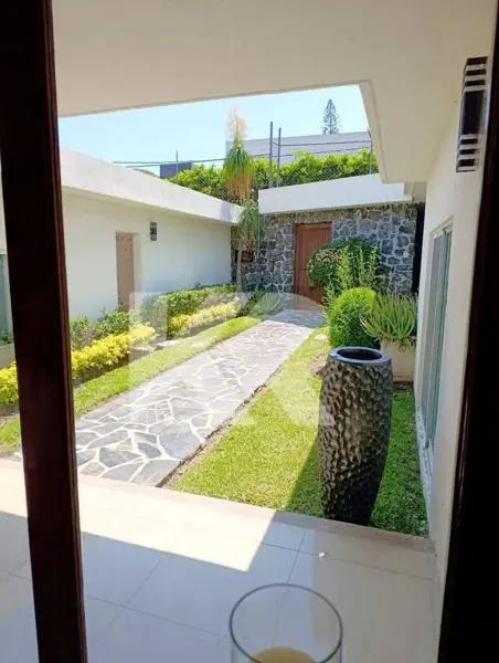 Casa en Venta en Cuernavaca, Morelos de un Nivel con Seguridad Las 24 Horas en Vista Hermosa