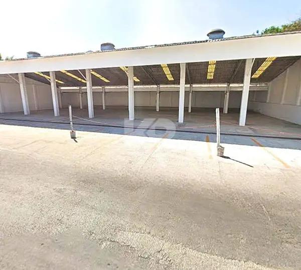 Bodega Ó Locales Comerciales en Renta 800 m² Cubiertos y 35 m² de Frente, $90,000av. Principal.