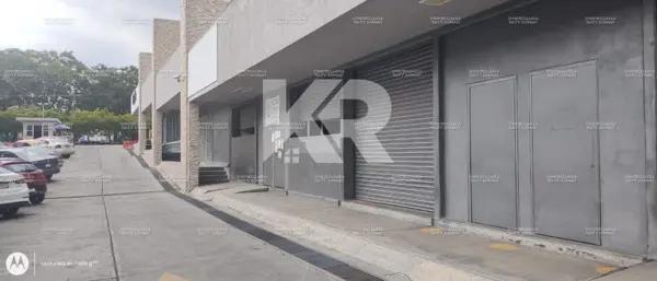 Local Comercial de 147 m² por $20,000 en Plaza Comercial