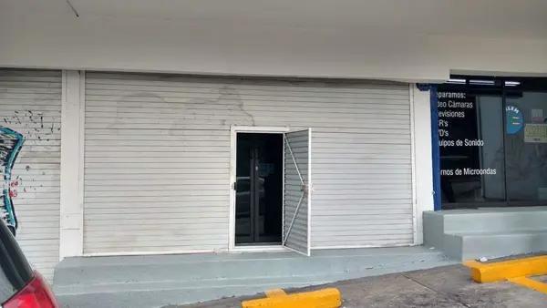 D Local Sobre Av Comercial $15,000