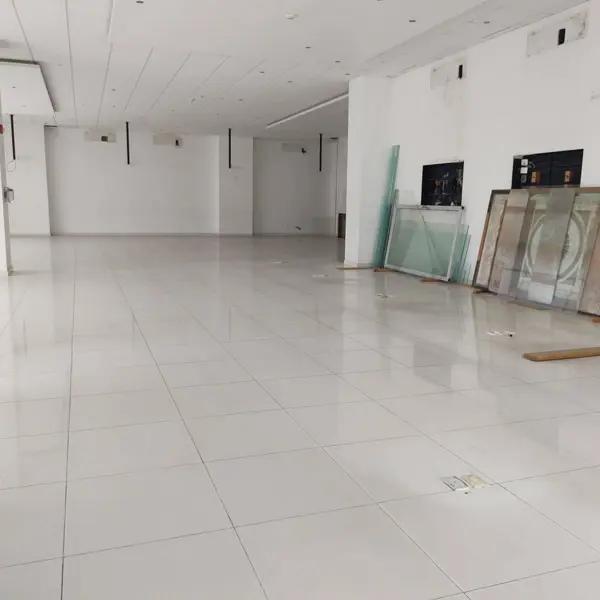Local de 320 m² Domingo Diez