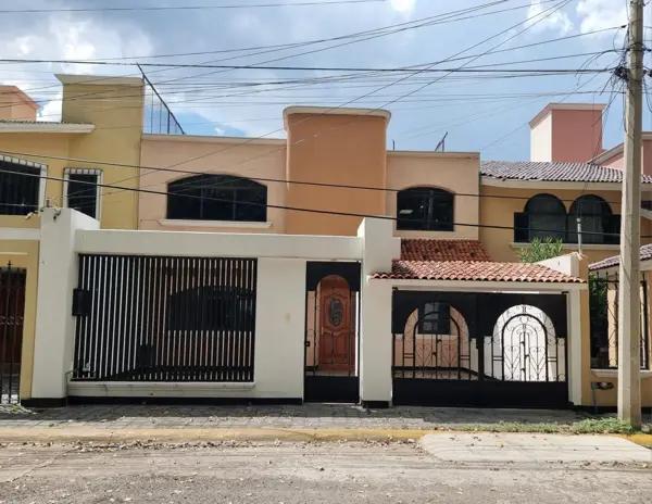 CASA EN RENTA EN FRACCIONAMIENTO REAL DEL VALLE