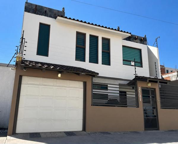CASA EN VENTA | 4 RECÁMARAS Y AMPLIO JARDÍN EN METEPEC