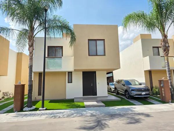 CASA EN VENTA EN PUERTA REAL II, MODELO CORDOBA, CON MEJORAS EXCLUSIVAS