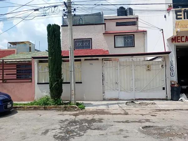 SE VENDE CASA ATRAS DE CHEDRAUI FRACC LA COLONIA