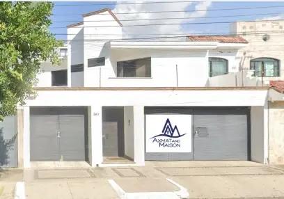Casa en remate hipotecario en Guadalajara, Ubicación Céntrica