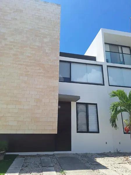 Casa en venta en Paraíso, con habitación en planta baja