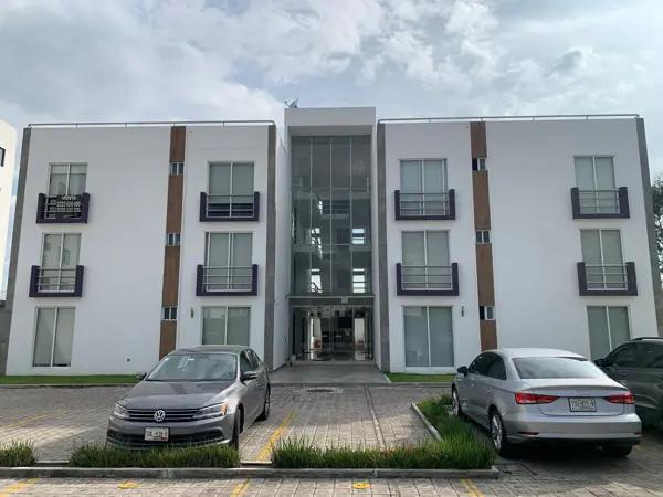RENTA de Departamento 2 Recámaras, 2 ½ baños, 2 estacionamientos, Roof Garden, en PRIMER PISO. Cerca