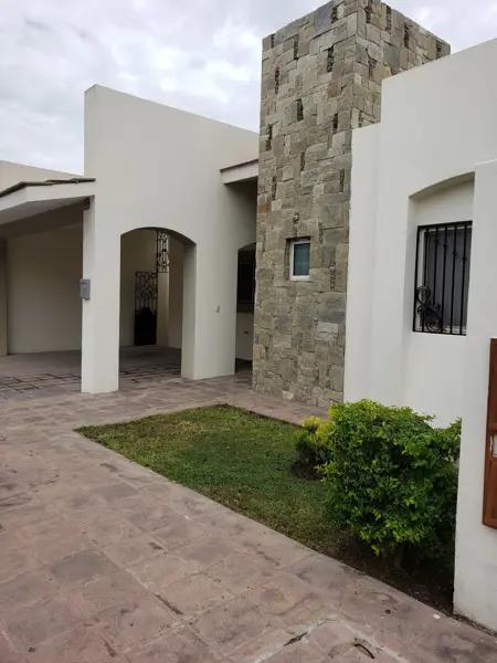 Casa de un piso en renta en Misiones IV